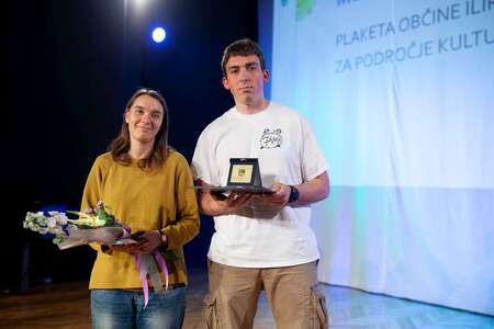 3 V imenu MKNŽ sta plaketo za področje kulture prevzela Naja Tratnik in Jan Surina-1200